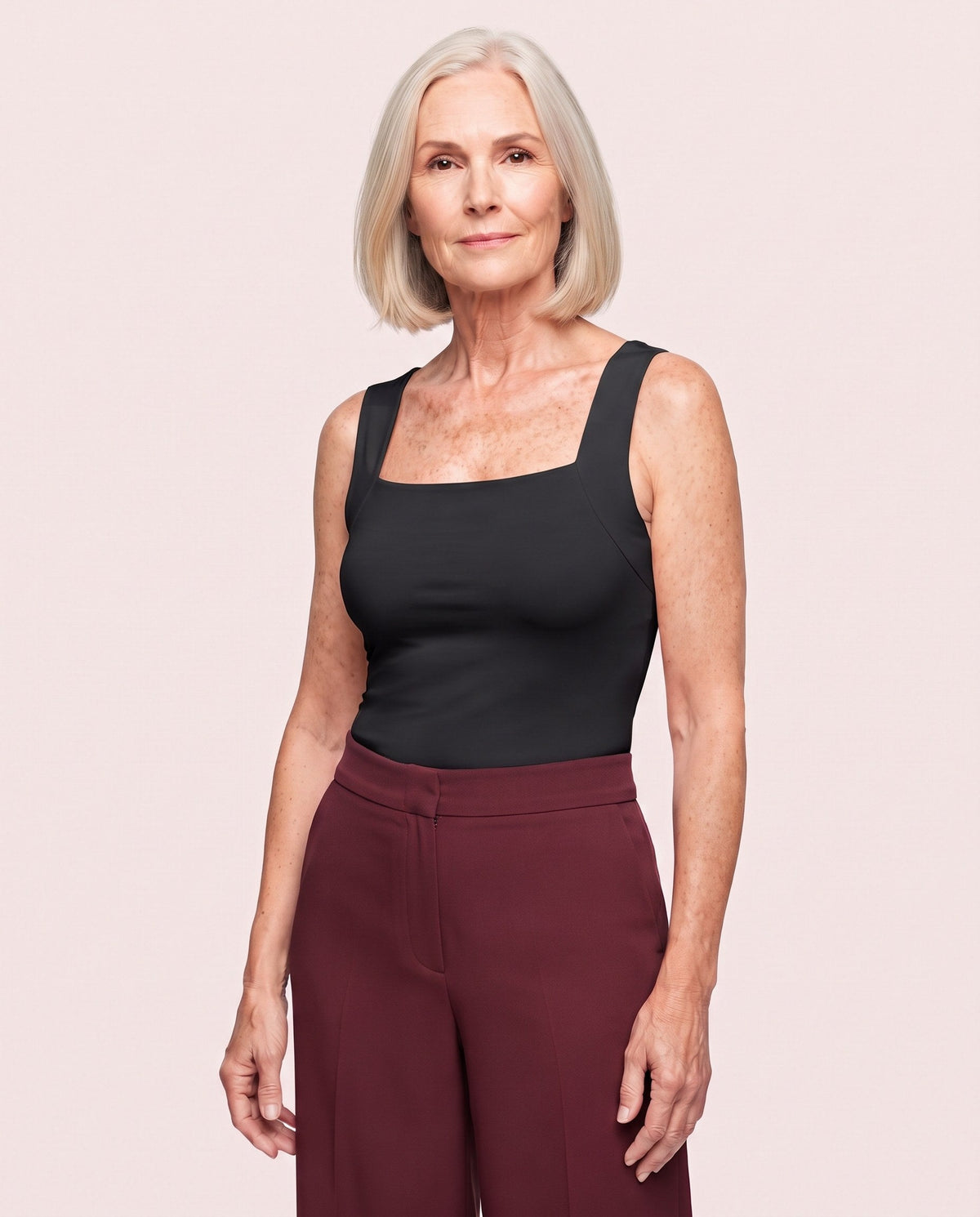 SanftHalt Top in Schwarz, Vorderansicht (Model)