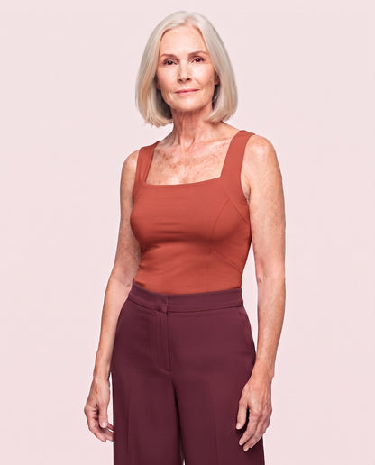 SanftHalt Top in Rot, Vorderansicht (Model)
